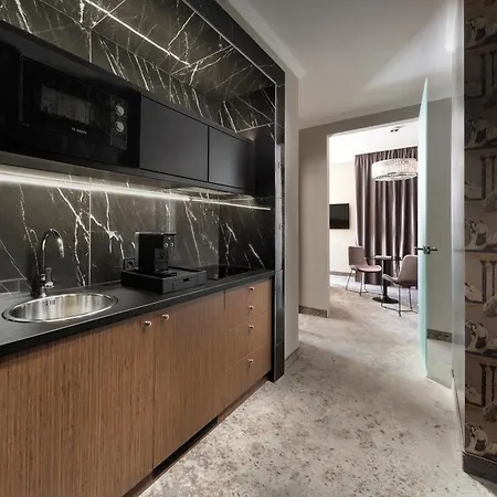 Mamaison Chain Bridge Hotel