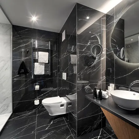 Mamaison Chain Bridge