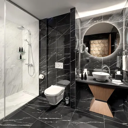 Mamaison Chain Bridge Hotel