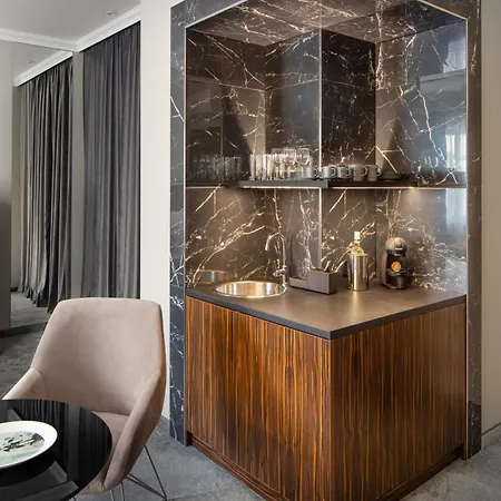 Mamaison Chain Bridge Hotel Budapest