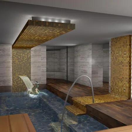 Mamaison Chain Bridge Hotel 4*