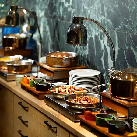 Mamaison Chain Bridge Hotel 4*