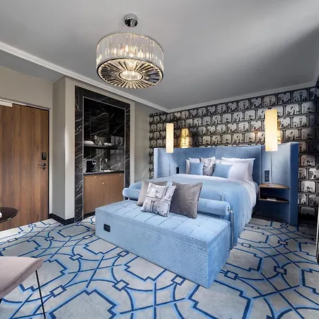 Mamaison Chain Bridge Hotel 4*