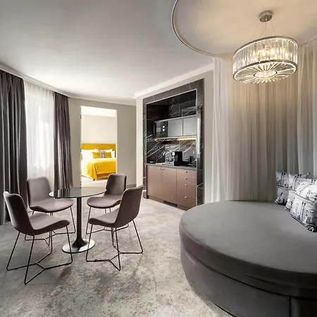 Mamaison Chain Bridge Hotel