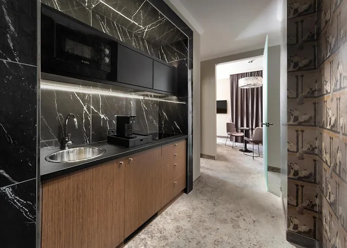 Mamaison Chain Bridge Hotel