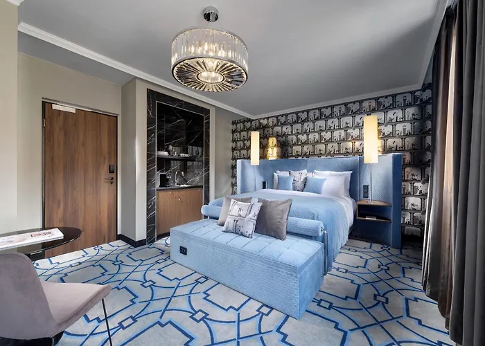 Mamaison Chain Bridge Hotel 4*