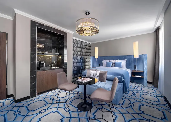 Mamaison Chain Bridge Hotel