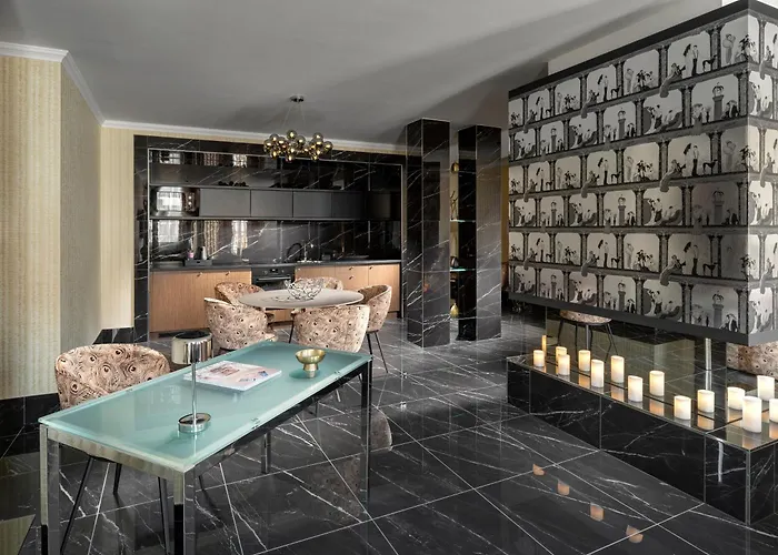 Mamaison Chain Bridge Hotel 4*