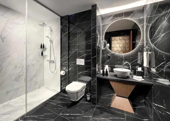 Mamaison Chain Bridge Hotel